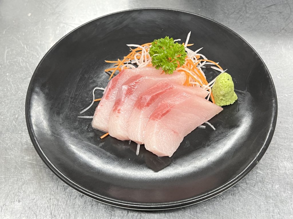 Hamachi Sashimi (4pcs)
